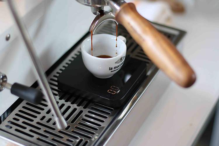 Perfecting espresso brew with correct coffee grams
