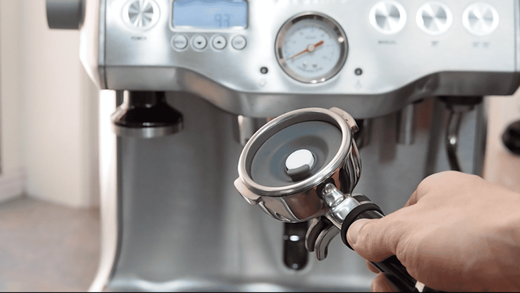 Steps to use and clean an espresso machine