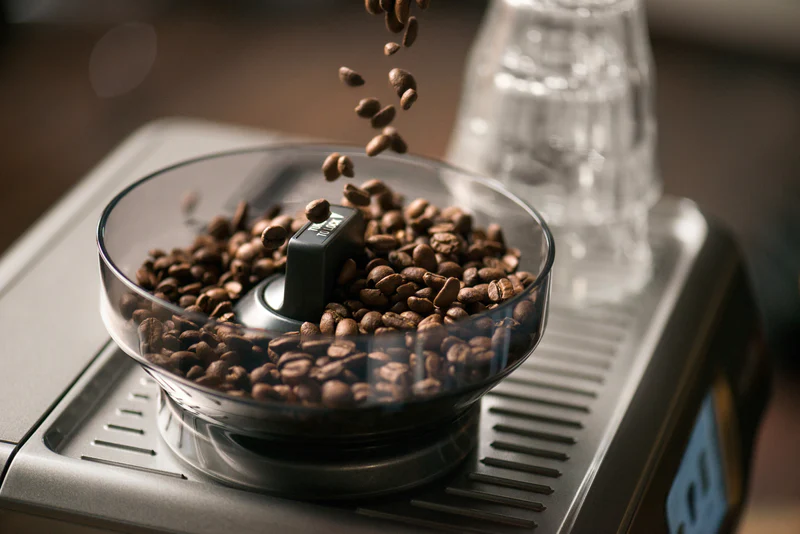 Automatic vs. semi-automatic espresso machines: Grinder Integration key differences
