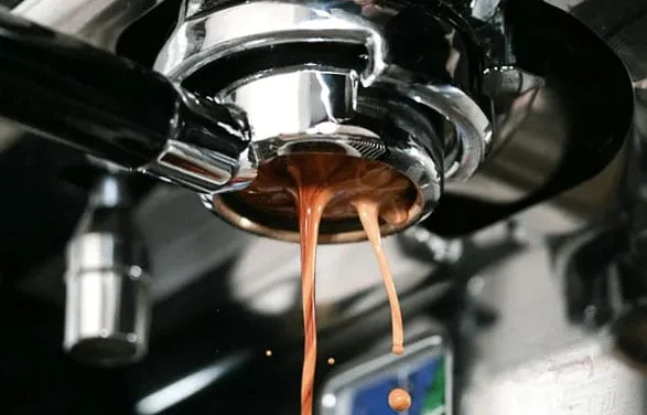 Techniques to stop channeling in espresso: Uneven Extraction
