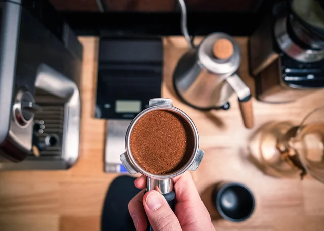 Recommendations to avoid channeling in espresso: Tools needed