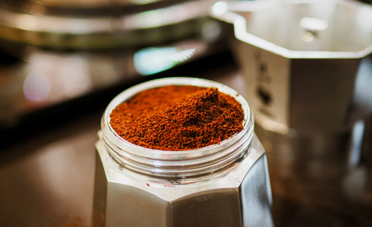 Perfecting stovetop espresso brewing: using medium-fine grind 