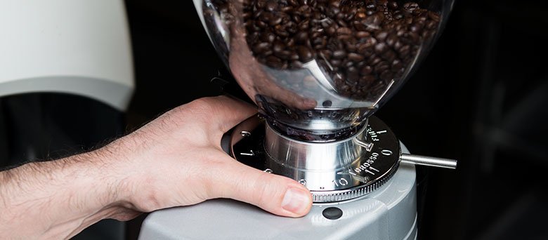 Adjusting espresso grind settings