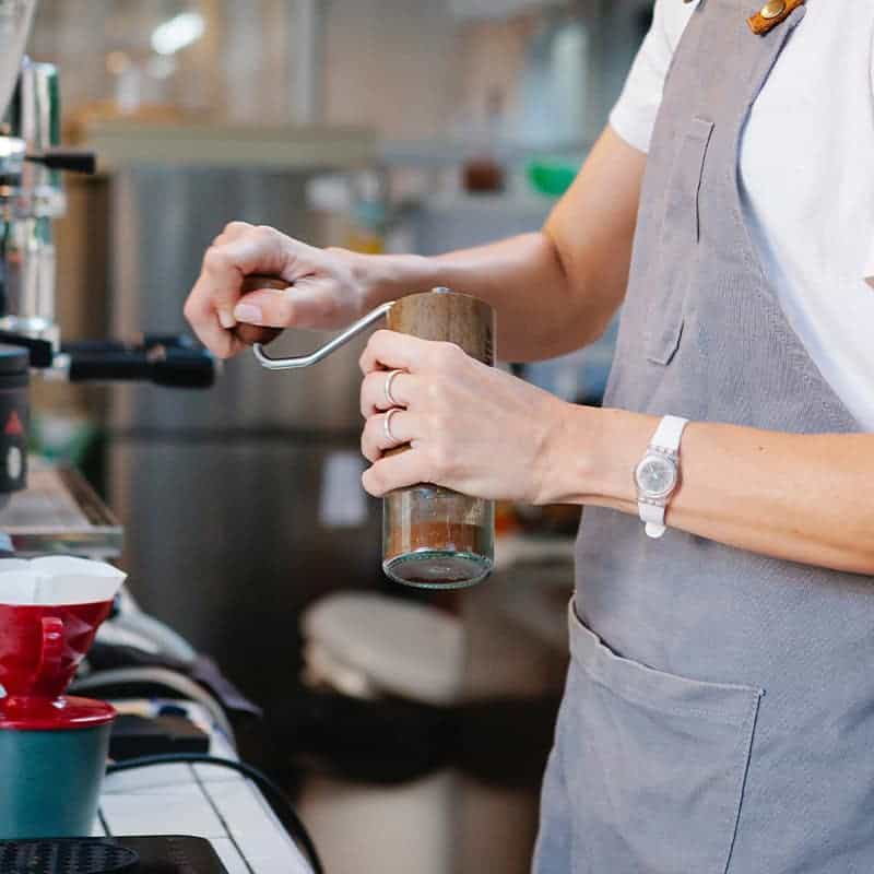 Pros and cons of using manual coffee grinders