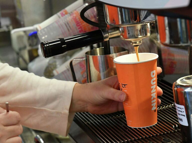 What kind of espresso machine does Dunkin' Donuts use?