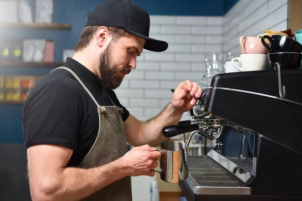 Step-by-Step Guide to Making Espresso with a Machine