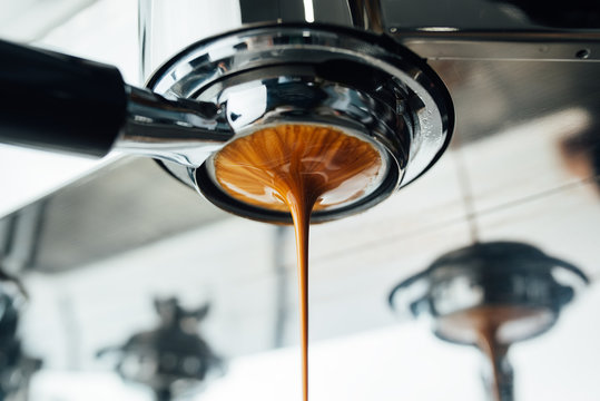 Extraction visual of perfectly pulled washed Ethiopia espresso