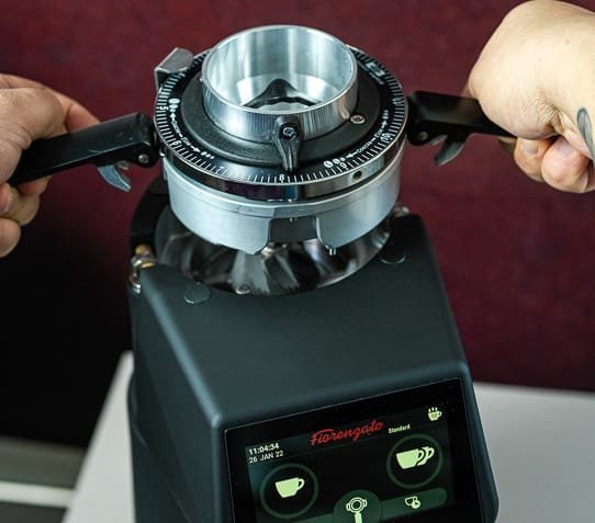 High-end grinder with stepless dial and digital screen