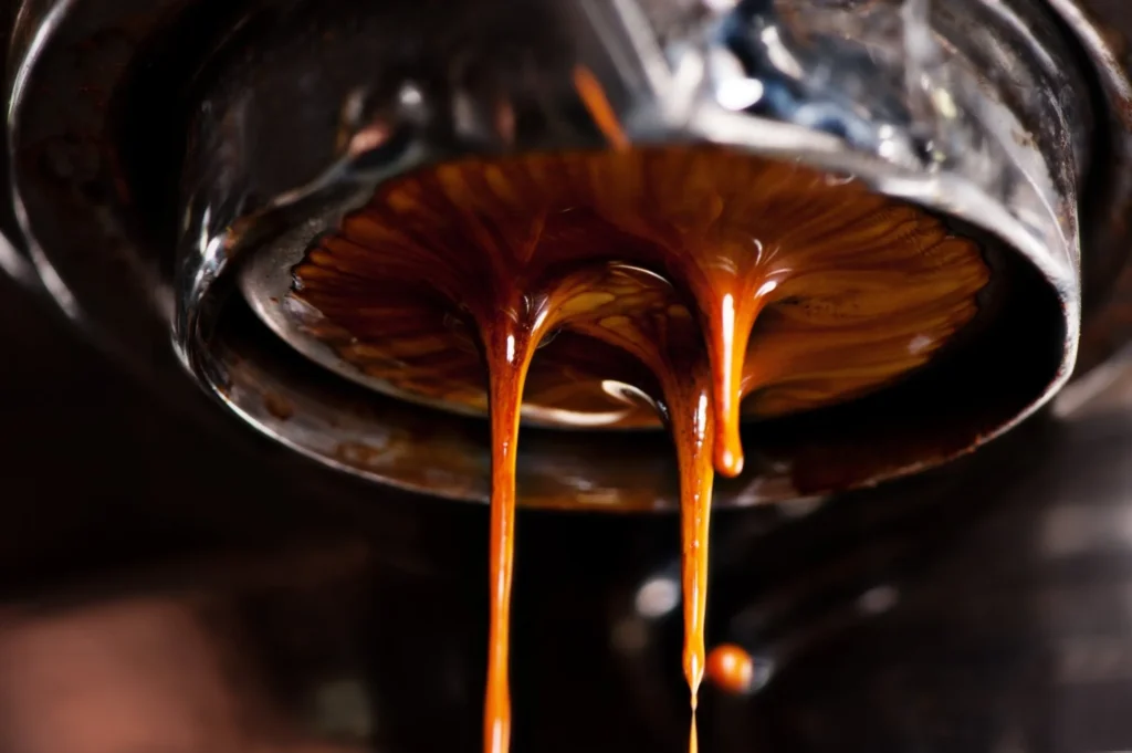 Bottomless portafilter shots, medium vs dark roast side-by-side