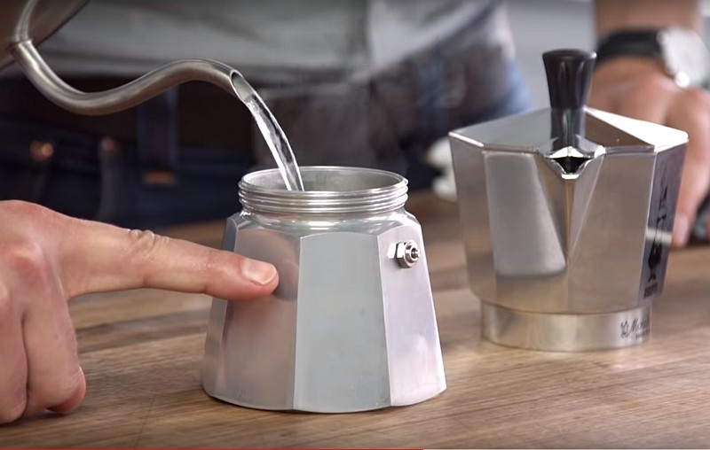 How to Use a Moka Pot: Step-by-Step Brewing Process